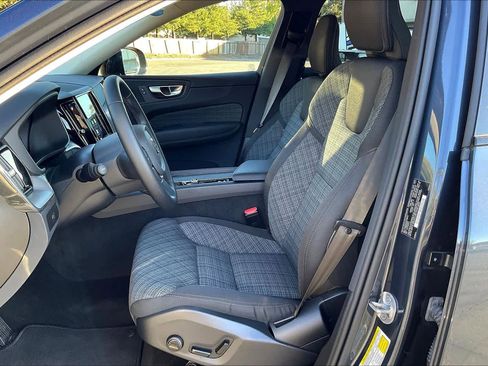 Used 2025 Volvo XC60 B5 Core w/ Protection Package Premier image 28