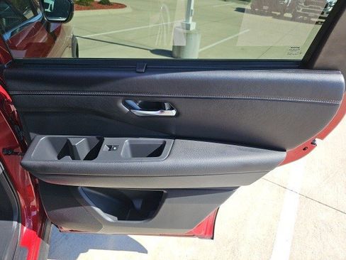 Used 2024 Nissan Pathfinder Platinum w/ Cargo Package image 17