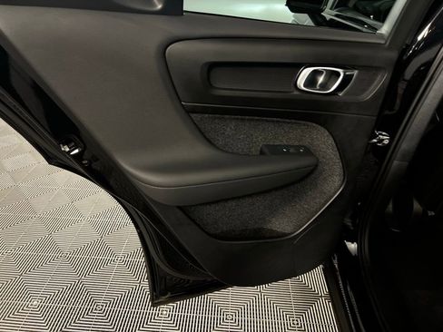 Used 2025 Volvo XC40 B5 Plus image 26