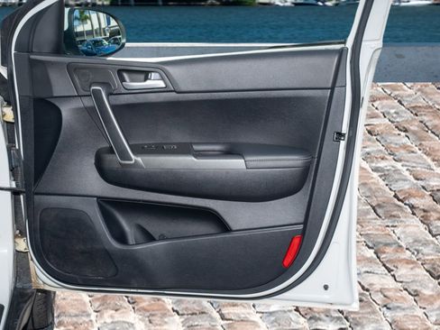 Used 2021 Kia Sportage LX image 12