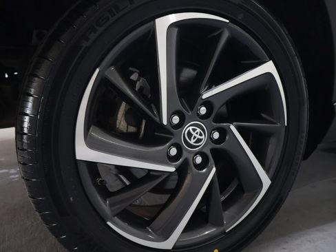Used 2022 Toyota C-HR Limited FWD image 32