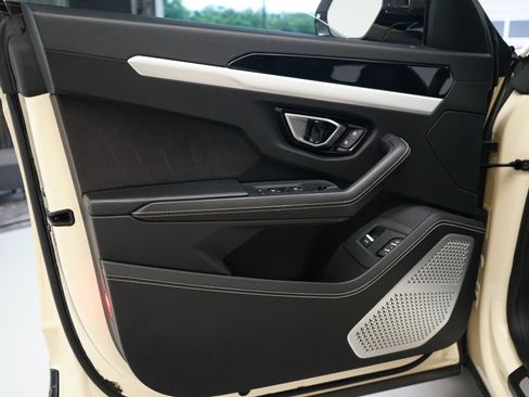 Used 2019 Lamborghini Urus AWD/4WD image 26