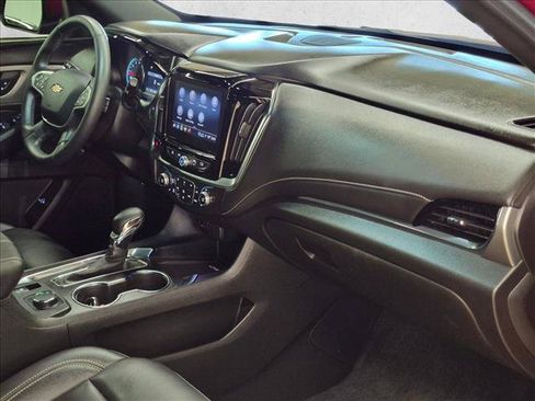Used 2023 Chevrolet Traverse LT FWD image 25