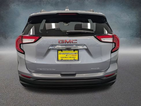 Used 2024 GMC Terrain SLE w/ Driver Convenience Package AWD/4WD image 5