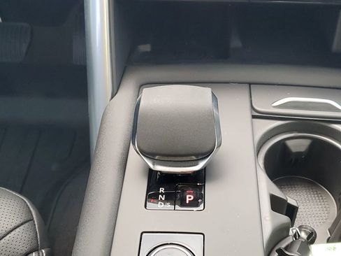 New 2025 Land Rover Discovery S image 20