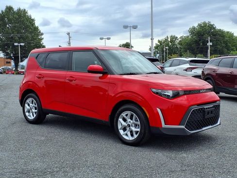 New 2025 Kia Soul S image 2