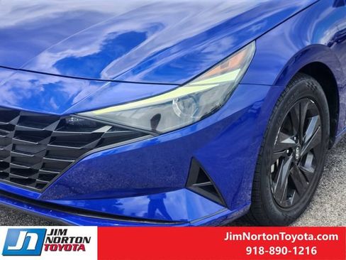 Used 2022 Hyundai Elantra SEL w/ Convenience Package FWD image 11