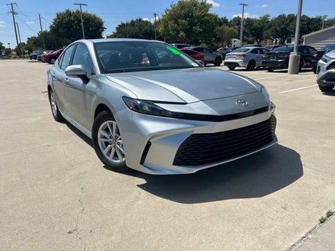 Used 2025 Toyota Camry LE FWD image 1