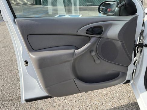 Used 2003 Ford Focus LX image 15