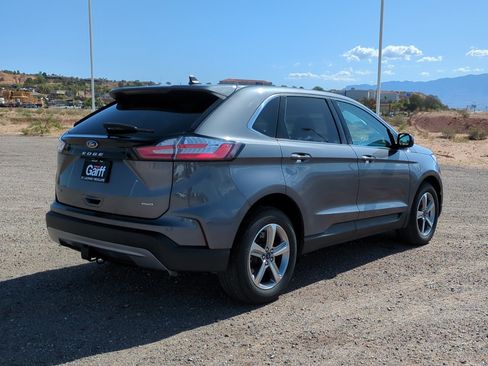 Used 2021 Ford Edge SEL w/ Convenience Package AWD/4WD image 3