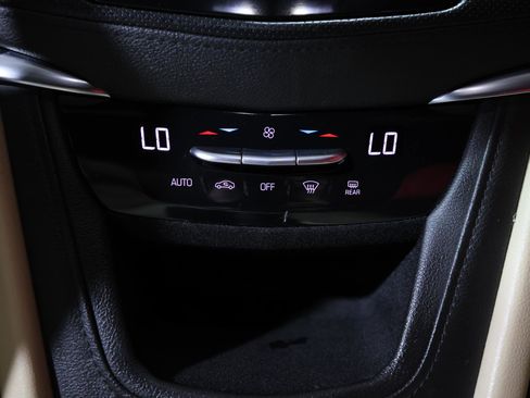 Used 2019 Cadillac XT5 FWD image 21