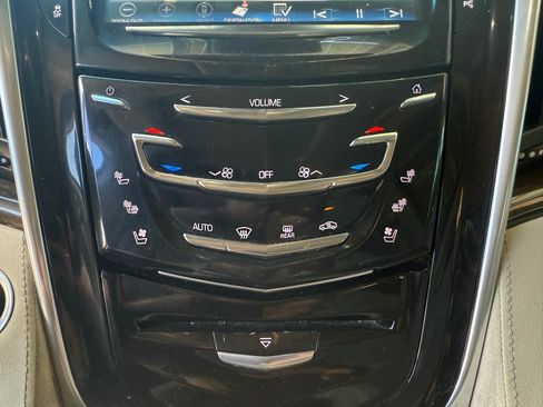 Used 2019 Cadillac Escalade ESV Luxury RWD image 24