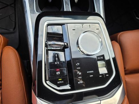 Used 2025 BMW 750e xDrive AWD/4WD image 28
