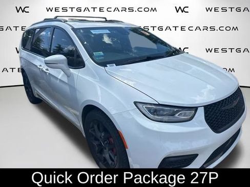 Used 2021 Chrysler Pacifica Limited w/ Uconnect Theater Family Group AWD/4WD image 4