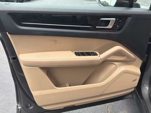 Used 2019 Porsche Cayenne AWD/4WD image 12