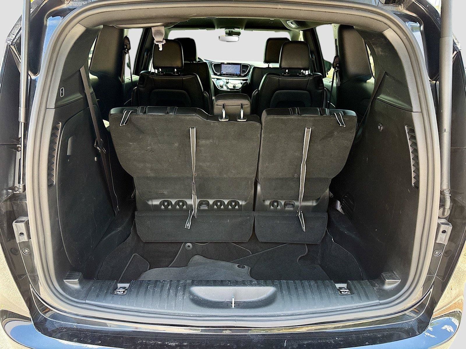 Used 2025 Chrysler Pacifica Select FWD image 26