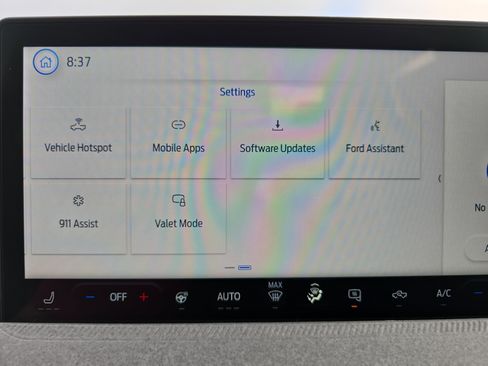 New 2025 Ford Maverick XLT w/ XLT Luxury Package FWD image 32