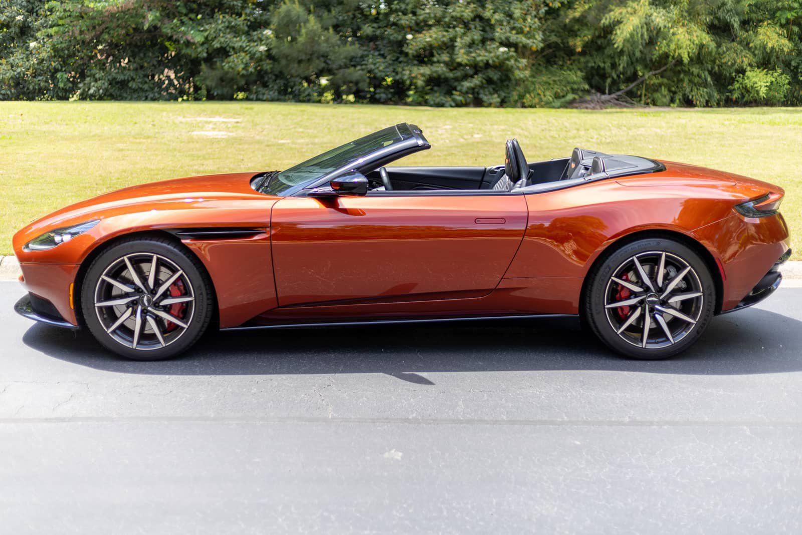 Used 2021 Aston Martin DB11 Volante RWD image 15