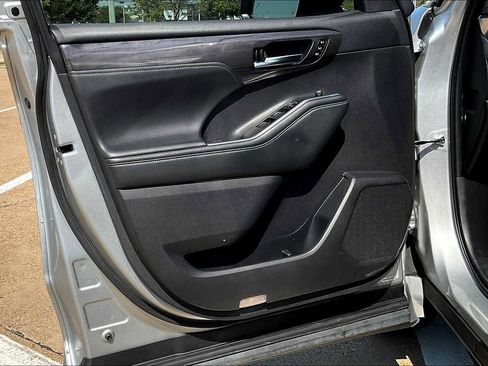 Used 2021 Toyota Highlander Limited image 27