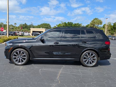 Used 2022 BMW X7 M50i w/ Dynamic Handling Package AWD/4WD image 3