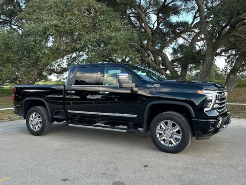 Used 2026 Chevrolet Silverado 2500 High Country w/ Technology Package AWD/4WD image 3