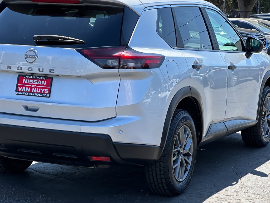 Used 2024 Nissan Rogue S FWD image 8