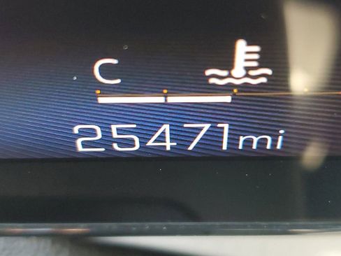 Used 2025 Chevrolet Trax LT w/ LT Convenience Package image 32