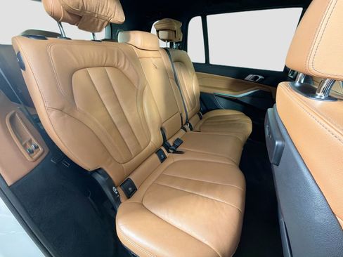 Used 2021 BMW X7 M50i image 30