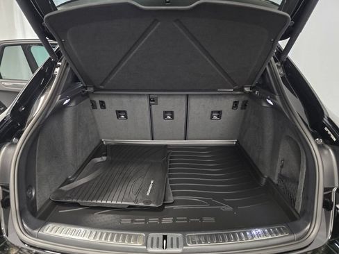 Certified 2026 Porsche Macan AWD/4WD image 12