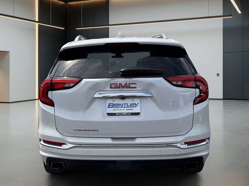 Used 2020 GMC Terrain Denali w/ Denali Premium Package FWD image 5