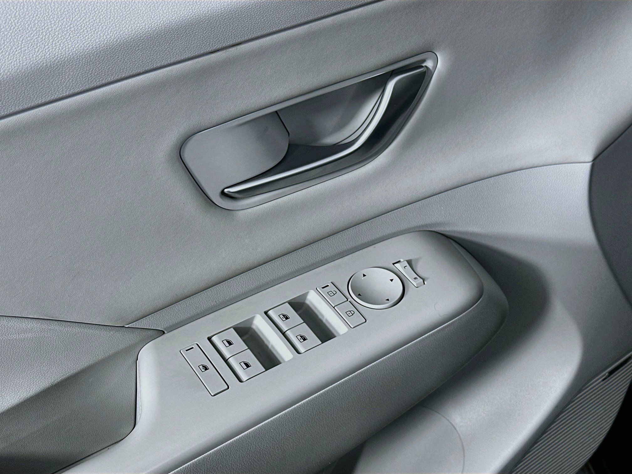 Used 2024 Hyundai Kona Limited FWD image 15