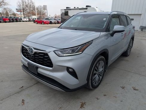 Used 2021 Toyota Highlander Platinum image 23