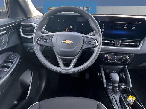 Used 2025 Chevrolet TrailBlazer LT w/ Driver Confidence Package AWD/4WD image 8
