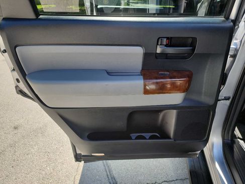 Used 2012 Toyota Sequoia SR5 w/ Premium Pkg RWD image 28