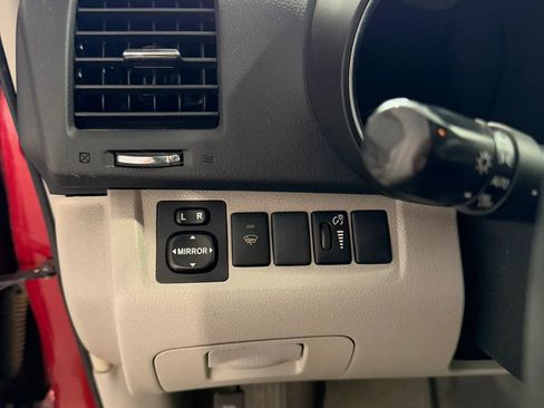 Used 2010 Toyota Highlander SE FWD image 30