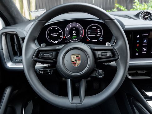 Used 2025 Porsche Cayenne E-Hybrid AWD/4WD image 13