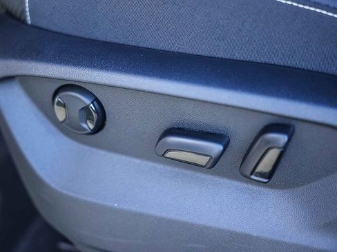 New 2026 Volkswagen Atlas Cross Sport SE image 31