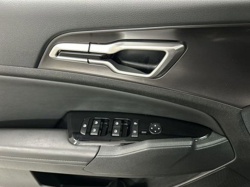 Used 2025 Kia Sportage EX image 11