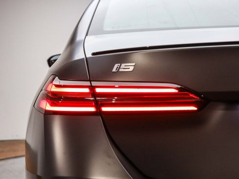 Used 2026 BMW i5 eDrive40 w/ M Sport Package image 10