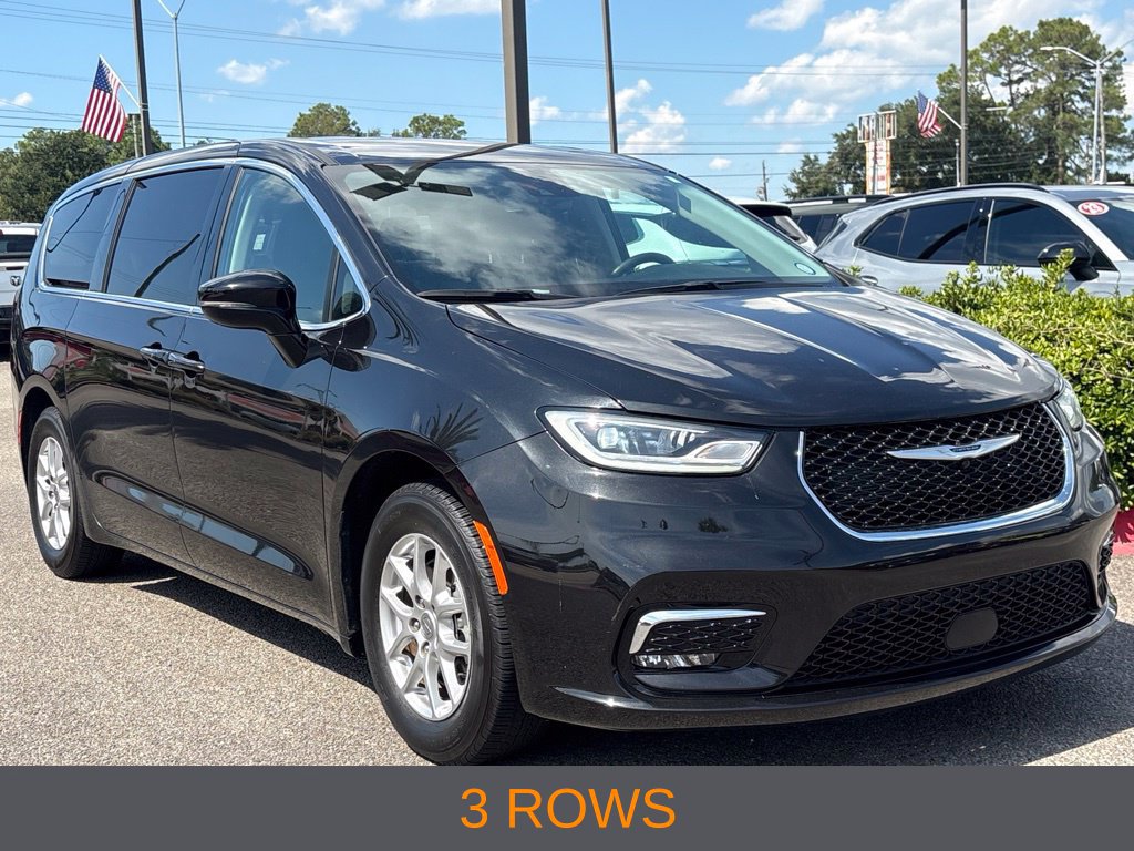 Used 2024 Chrysler Pacifica Touring-L FWD image 5