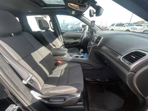 Used 2018 Jeep Grand Cherokee Laredo image 13