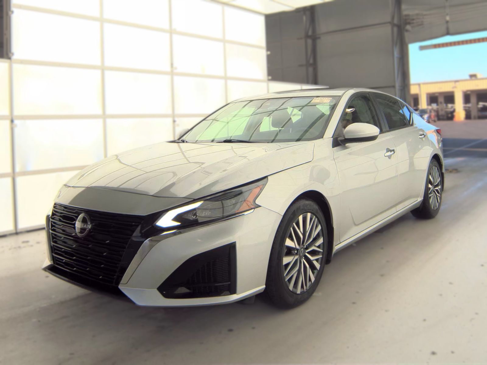 Used 2023 Nissan Altima 2.5 SV w/ SV Premium Package FWD image 4