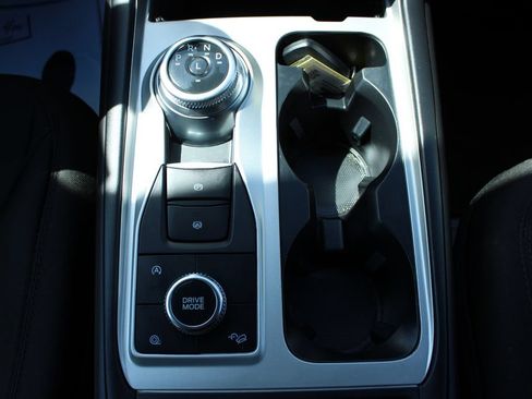 Used 2024 Ford Explorer XLT AWD/4WD image 27