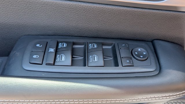 New 2027 Chrysler Pacifica Select FWD image 16