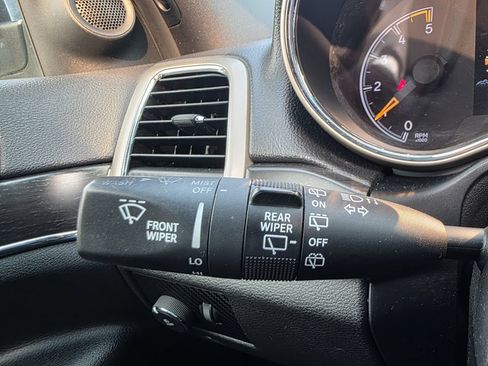 Used 2014 Jeep Grand Cherokee Limited w/ Trailer Tow Group IV AWD/4WD image 33