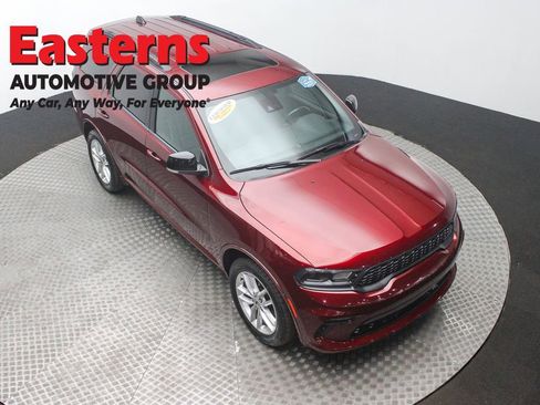 Used 2023 Dodge Durango GT image 3