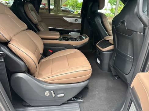 New 2026 Lincoln Navigator L Black Label AWD/4WD image 19