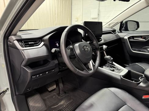 Used 2023 Toyota RAV4 XLE Premium image 10
