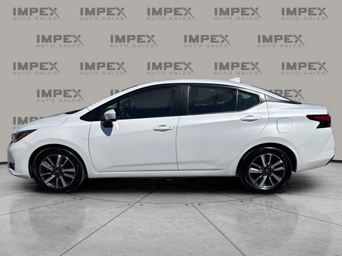 Used 2025 Nissan Versa SV image 2