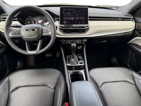 Used 2024 Jeep Compass Limited image 10